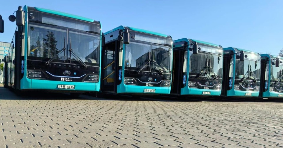75 нових автобусів готують до виходу на лінію у Караганді